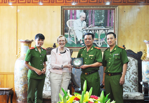 Giáo sư Elizabeth Duke - Đại học Tổng hợp Maryland, Hoa Kỳ đến giảng dạy tại Êv88 chào đón năm mới 2026